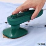 تصميم مطور: يتم استخدام جسم صغير الحجم مزود بسلك ولون مميز ومقبض زاوية قابل للتعديل لتعزيز تجربة هذه المكواة.