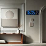 ⁦Horloge Numérique Murale et Table LED à Éclairage Bleu Inférieur – ساعة رقمية للحائط و المكتب بإضاءة سفلية زرقاء⁩ - الصورة ⁦5⁩