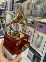 ⁦Phonographe trompette dorée et boîte à Bijoux Décorative – صندوق موسيقي⁩ - الصورة ⁦8⁩