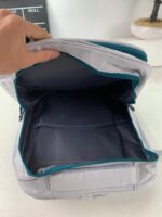 ⁦Sac à Dos Enfant Space Design Ludique Multi-Poches Gris – حقيبة مدرسية للأطفال لون رمادي⁩ - الصورة ⁦7⁩