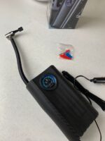 ⁦Pompe à Air Électrique Mini 12V avec Écran LCD – جهاز نفخ العجلات مع شاشة⁩ - الصورة ⁦3⁩