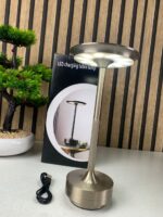 ⁦Lampe de table rechargeable sans fil finition de haute qualité LED 3 couleurs – مصباح ديكور بعدة درجات ضوئية⁩ - الصورة ⁦7⁩