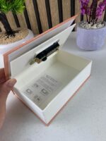 ⁦Coffre-fort Livre pour Enfants et Boîte de Rangement Sécurisée – علبة حفظ النقود للأطفال⁩ - الصورة ⁦8⁩