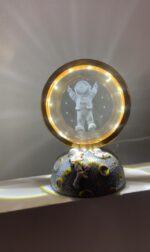⁦Lampe Astronut 3D Cristal – مصباح كروي ثلاثي الأبعاد للفضائي⁩ - الصورة ⁦6⁩