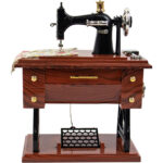 ⁦Boîte à Musique Miniature Machine à Coudre – ماكينة خياطة موسيقية⁩ - الصورة ⁦3⁩