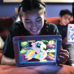⁦Tablette à dessin magique 3D avec lumière LED et stylo aquarelle – لوحة رسم ثلاثية الأبعاد مزودة بإضاءة أقلام مائية ملونة⁩ - الصورة ⁦5⁩