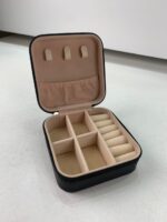 ⁦Firla Mini Boîte à Bijoux en cuir avec fermeture éclair – علبة تنظيم المجوهرات⁩ - الصورة ⁦7⁩