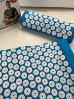 ⁦Coussin et Tapis Massage en Polymère d’acupression avec Sac de Rangement – بساط تدليك مع وسادة وحقيبة متنقلة⁩ - الصورة ⁦12⁩