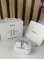 ⁦Écouteurs Bluetooth sans fil Samsung Galaxy Buds 3 contrôle tactile – سماعات بلوتوث لاسلكية⁩ - الصورة ⁦7⁩
