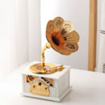 ⁦Phonographe trompette dorée et boîte à Bijoux Décorative – صندوق موسيقي⁩ - الصورة ⁦5⁩