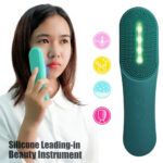 ⁦Appareil de Soin du Visage en Silicone nettoie les pores et les points noirs – فرشاة تنظيف الوجه بخاصية الإهتزاز⁩ - الصورة ⁦4⁩