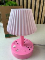 ⁦Lampe de table avec port USB à intensité variable 3 couleurs – مصباح ومقبس طاقة⁩ - الصورة ⁦10⁩