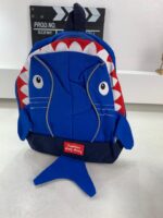 ⁦Sac à dos Enfants Design Requin Mignon Bleu – حقيبة أطفال برسوم القرش أزرق⁩ - الصورة ⁦3⁩