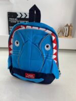 ⁦Sac à dos Enfants Design Requin Mignon Bleu Ciel – حقيبة أطفال برسوم القرش أزرق فاتح⁩ - الصورة ⁦3⁩