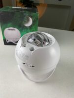 ⁦Projecteur d’aurores et Haut Parleur Bluetooth avec 15 modes d’éclairage – جهاز عرض نجوم ومكبر صوت⁩ - الصورة ⁦10⁩