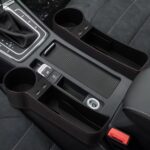 ⁦Organisateur Latéral de Console avec Chargeur USB et Porte-Gobelet – منظم جانبي لسيارة مع شاحن USB وحامل أكواب⁩ - الصورة ⁦6⁩
