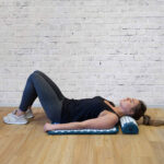 ⁦Coussin et Tapis Massage en Polymère d’acupression avec Sac de Rangement – بساط تدليك مع وسادة وحقيبة متنقلة⁩ - الصورة ⁦4⁩