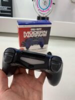 ⁦SONY DualShock Manette PS4 Sans Fil, Batterie Rechargeable (High Copy) – Edition Moderne Warfare⁩ - الصورة ⁦8⁩
