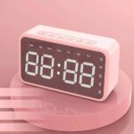 ⁦Réveil intelligente sans fil Bluetooth haut-parleur LED FM,AUX ,TF⁩ - الصورة ⁦2⁩