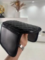 ⁦Housse fine pour Accoudoir de voiture en cuir avec 2 sacs de rangement - وسادة مسند الذراع في السيارة⁩ - الصورة ⁦13⁩