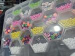 ⁦Ensemble de fabrication de bijoux Pour enfant 24 grilles en forme de ruche d'abeille⁩ - الصورة ⁦8⁩