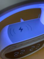 ⁦Réveil et Haut-parleur Bluetooth RGB intelligente type Big G Wireless Charger V5⁩ - الصورة ⁦4⁩
