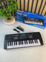 ⁦Piano éducatif à clavier électronique pour enfants, avec microphone et 37 touches - بيانو تعليمي بـ 37 مفتاحاً للأطفال⁩ - الصورة ⁦9⁩