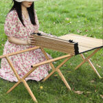 ⁦Table de Camping Pliante en Aluminium avec Design Grain de Bois - طاولة تخييم ألمنيوم قابلة للطي بتصميم خشبي⁩ - الصورة ⁦7⁩