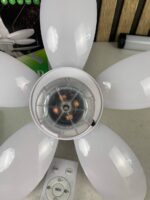 ⁦Ventilateur de Plafond Lumineux à Douille avec Télécommande - مروحة السقف الذكية 2 في 1 مع إضاءة قوية بقاعدة⁩ - الصورة ⁦6⁩