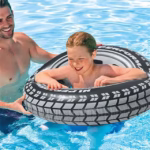 ⁦Bouée de Natation Adulte Design Pneu Sport en PVC Haute Résistance - عوامة وعجلة سباحة للبالغين بتصميم إطار السيارة الرياضي⁩ - الصورة ⁦3⁩