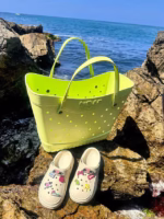 ⁦Sac de Plage Eva et Silicone Garni de Trous Grand Cabas Imperméable Tendance pour Été - حقيبة الشاطئ السيليكونية العصرية المقاومة للماء⁩ - الصورة ⁦2⁩