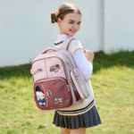 ⁦Sac à Dos Scolaire Delta Design Ergonomique avec Trousse et Pendentif Ours Inclus Mauve SACKDS35MV - حقيبة ظهر مدرسية عصرية مع مقلمة مدمجة⁩ - الصورة ⁦2⁩